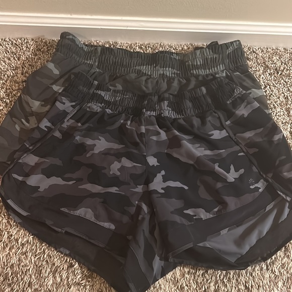 EUC Athleta Run Racer short bundle - Picture 8 of 8